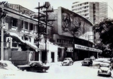 Década de 70 - Rua Nestor Pestana, Canal 9 TV Excelsior, no prédio da Sociedade Cultura Artística. No alto o painel de Cândido Portinari.